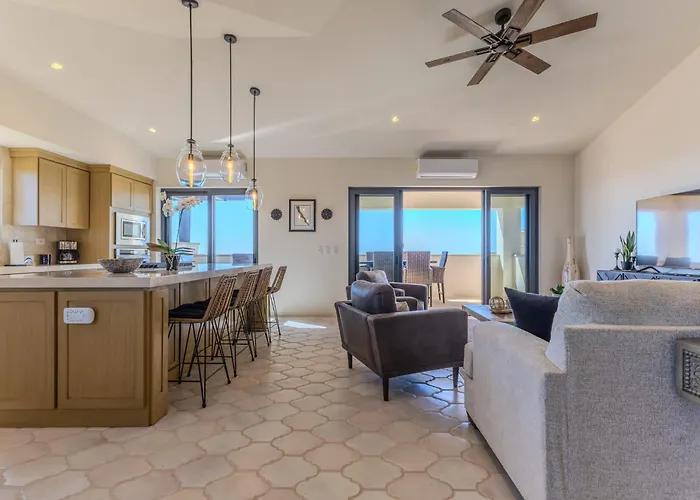 Сasa de vacaciones Golf Ocean Views & Pure Luxury Await