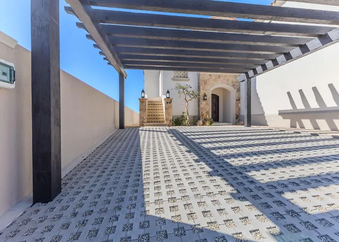 Сasa de vacaciones Golf Ocean Views & Pure Luxury Await *